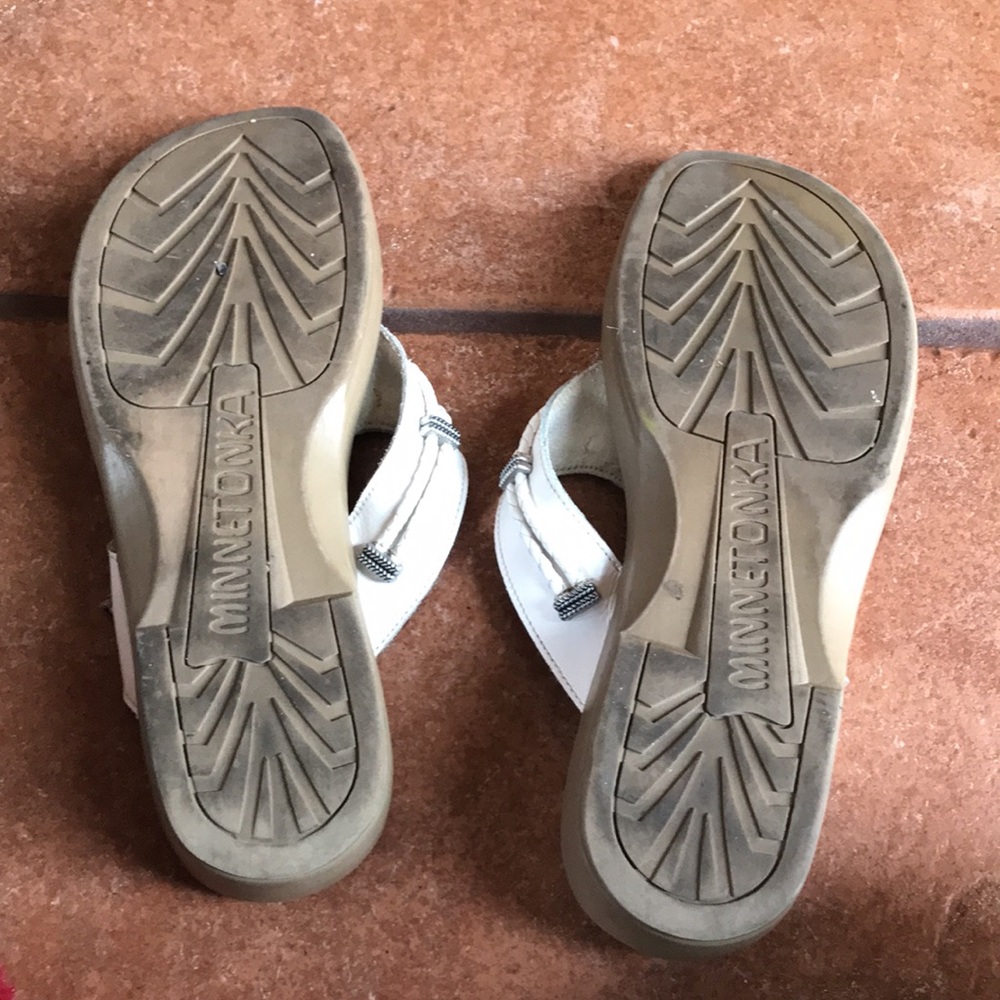 Minnetonka White Women's Sandals - Picture 8 of 13